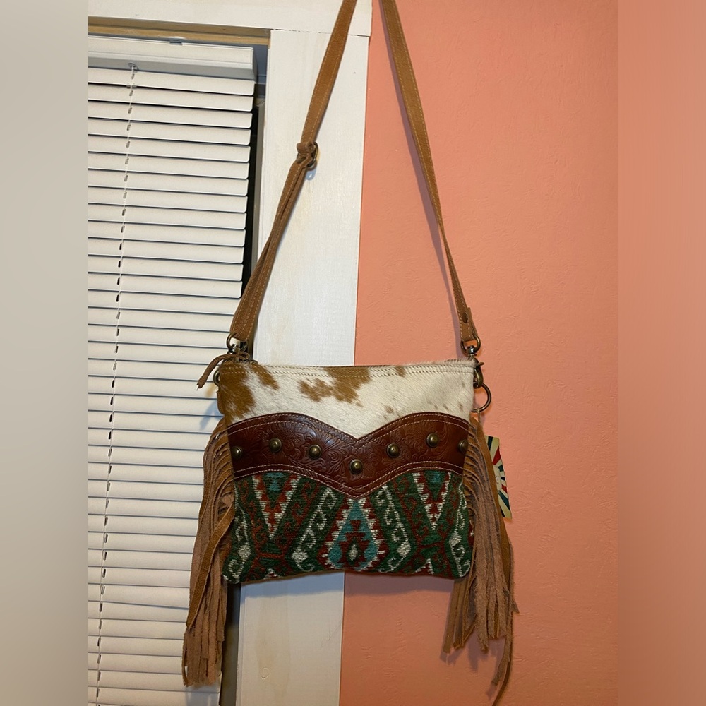 Brand new bag that was a gift but I have no use for it.